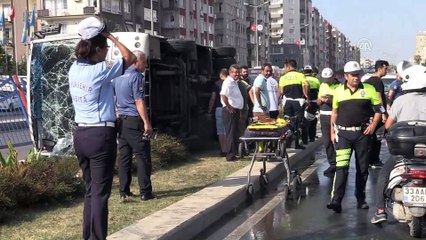 Yolcu midibüsü devrildi: 12 yaralı - MERSİN