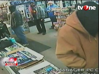 Aksi Heroik Kasir Wanita Melawan Dua Perampok