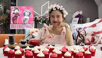 Skinny Chinese Girl Eat a Lot--Little Girl Eats Small Cakes