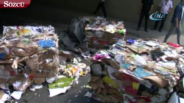 Bayrampaşa'da aşırı yüklü kamyon alt geçide takıldı