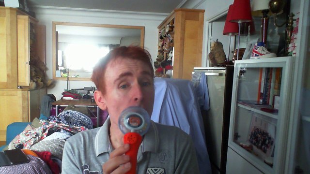 Wiwi égratigne le grand glouton de Gilbert Laffaille