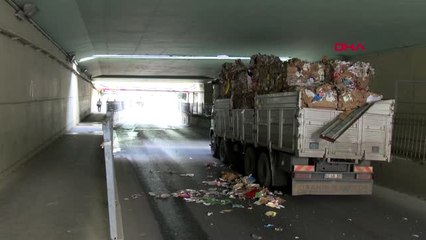 Kamyon Alt Geçide Sıkıştı-1