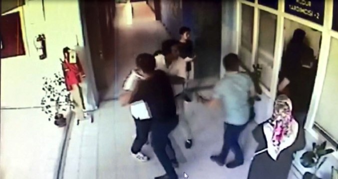 Veli, Okul Müdürünü Darp Etti