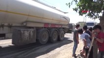 Şırnak Silopi'de Mahalle Sakinlerinden Sokağı Kullanan Büyük Araçlara Tepki