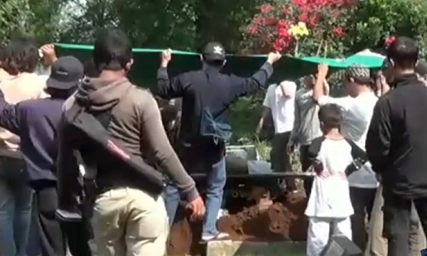 Tiga Jenazah Korban Kecelakaan Bus Dimakamkan