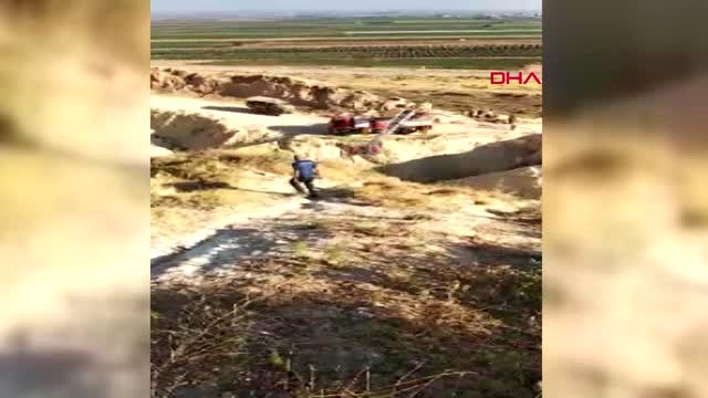 Hatay Yaralı Suriyeli Kadını Sırtında Taşıyan Pollis Görevimizi Yaptık