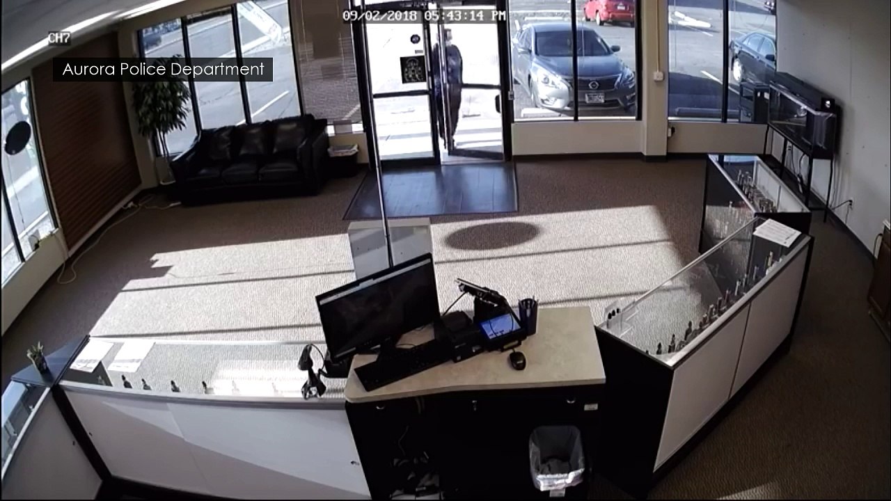 Daft robber drops gun and trousers during botched hold-up