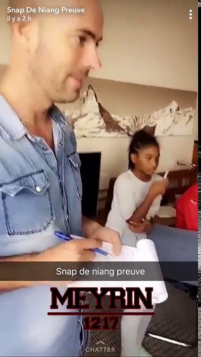 Genève : Wally Seck explique à un journaliste sa vie de star au Sénégal