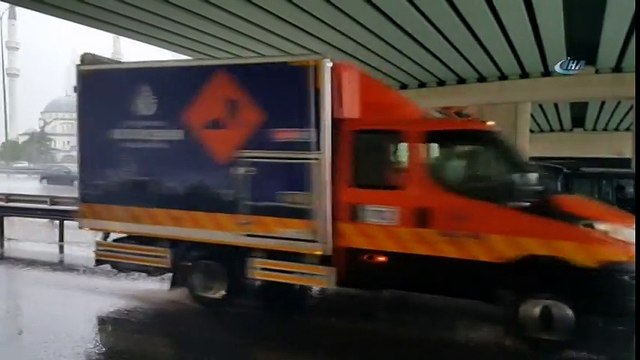 Anadolu Yakası'nda Sağanak Yağmur Etkili Oluyor