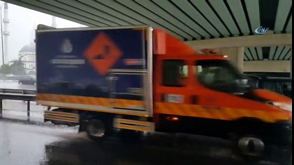 Anadolu Yakası'nda Sağanak Yağmur Etkili Oluyor