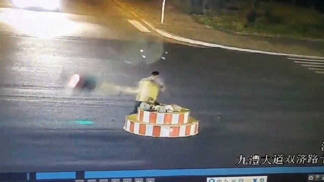 Driver destroys traffic light because it made him wait ‘too long’