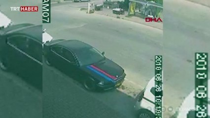Kapkaççılar çaldıkları cep telefonunu beğenmeyip geri götürdü