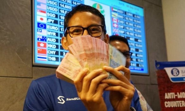 Dukung Rupiah, Sandiaga Tukar Aset Dollar ke Rupiah
