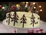 Pastel Navideño de Chocolate con Betún de Malvavisco y Arbolitos de Navidad