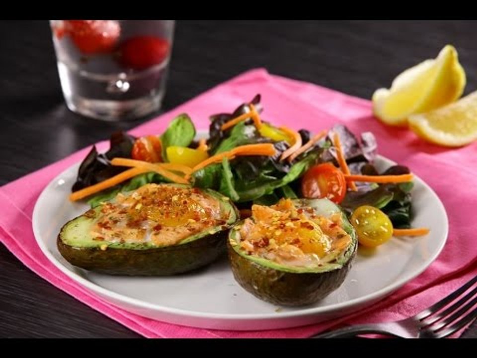 Aguacate Relleno de Huevo al Horno con Salmón | Desayuno Gourmet Saludable en 15 minutos