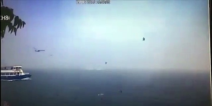 İşte İstanbul'da denize düşen helikopterin düşme anı