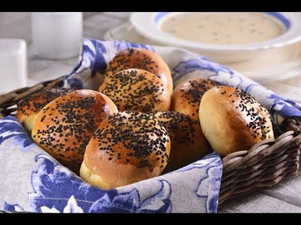 Bollos Salados Rellenos de Queso Crema | Pan de Mesa Relleno de Queso