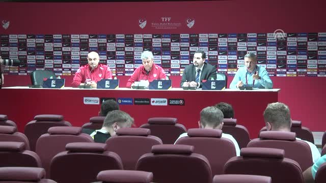 A Milli Futbol Takımı Teknik Direktörü Lucescu Basın Toplantısı Düzenledi (3) - Trabzon