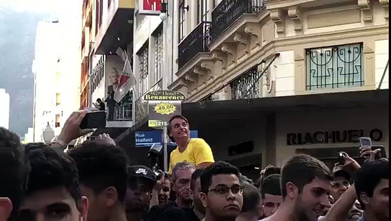 Apuñalan en Brasil al candidato presidencial Jair Bolsonaro
