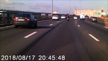 Admirable : un automobiliste protège un motard à terre