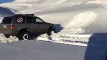 Jeep Grand Cherokee Snow Play