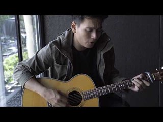 Rendy Pandugo performs 'Silver Rain'