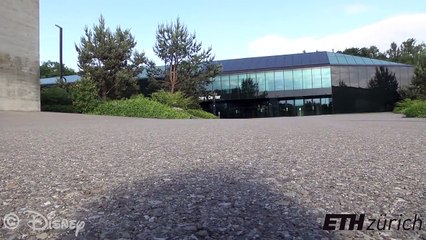 Ce robot est capable de grimper sur les murs!