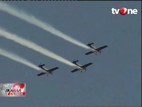 Dua Pesawat Akrobatik Nyaris Tabrakan di Angkasa