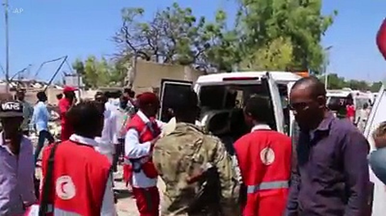 3 qof ayaa ku dhintay, 14 kalena way ku dhaawacmeen qarax baabuur oo maanta ka dhacay xarunta degmada Howl-Wadaag ee magaalada Muqdisho. Ururka al-Shabaab ayaa
