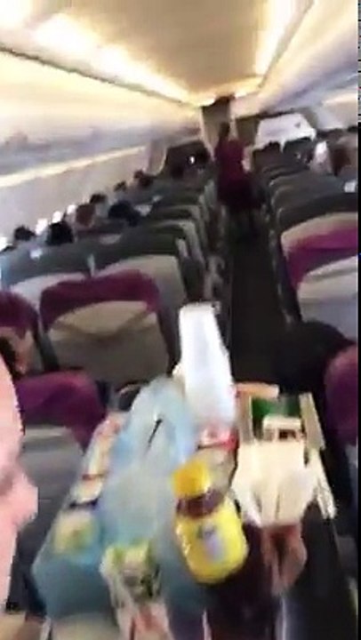 Pilot Proposes To His Girlfriend Who Is An Air Hostess Aboard A Flight