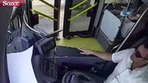 Otobüsü durdurup görme engelli vatandaşı yolun karşısına geçirdi