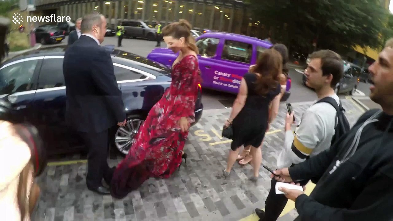 Did Kate Beckinsale push past Ronan Keating at the GQ Awards? This video suggests otherwise