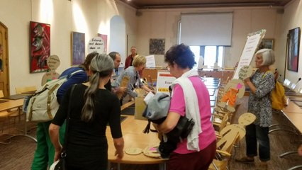 Des membres du Comité accueil 72 occupent la mairie du Mans