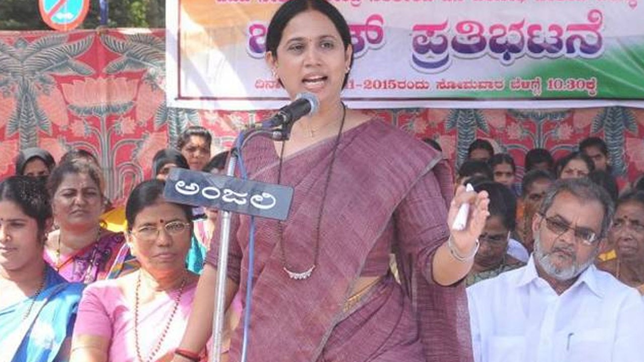 ಲಕ್ಷ್ಮಿ ಹೆಬ್ಬಾಳ್ಕರ್ ಗೆ ಜಾರಕಿಹೊಳಿ ಬ್ರದರ್ಸ್ ಮೇಲಿನ ಸಿಟ್ಟು ಇನ್ನೂ ಶಮನವಾಗಿಲ್ಲ  | Oneindia Kannada