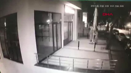 2 Kadın Hırsız, 200 Kilo Şemsiyeyi Dakikalar İçinde Çaldı