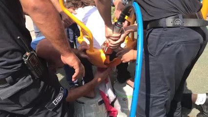 Salıncakta Sıkışan Çocuğu İtfaiye Kurtardı