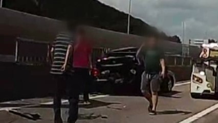 서해안고속도로 일직JC 추돌 사고...2명 다쳐 / YTN