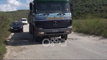 Ora News - Aksi nacional Berat-Fier në gjendje të degraduar, rrezik aksidentesh