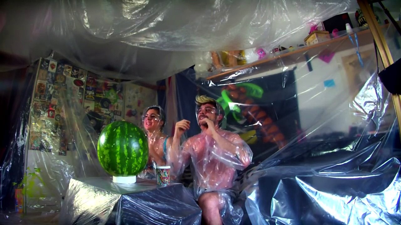 ANGURIA ESPLOSIVA IN CASA - BACKSTAGE - SCHERZI DI COPPIA (2)