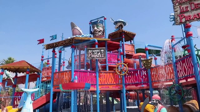 JOURNEE A AQUASPLASH ! Toboggans , piscine , bateaux pirates , Parc Aquatique (Antibes)