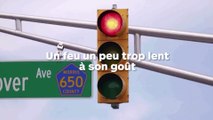 Un automobiliste détruit un feu de signalisation trop lent à son goût !