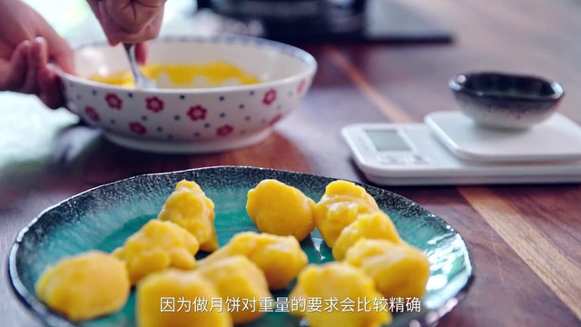 Hướng dãn làm bánh trung thu nhân trứng muối tan chảy đúng chuẩn Hong Kong mà không mất quá nhiều thời gian