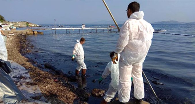 Son Dakika! Bakan Kurum'dan İzmir'deki Körfezi Kirleten Gemiye Tarihi Ceza: 1 Milyon 644 Bin Lira