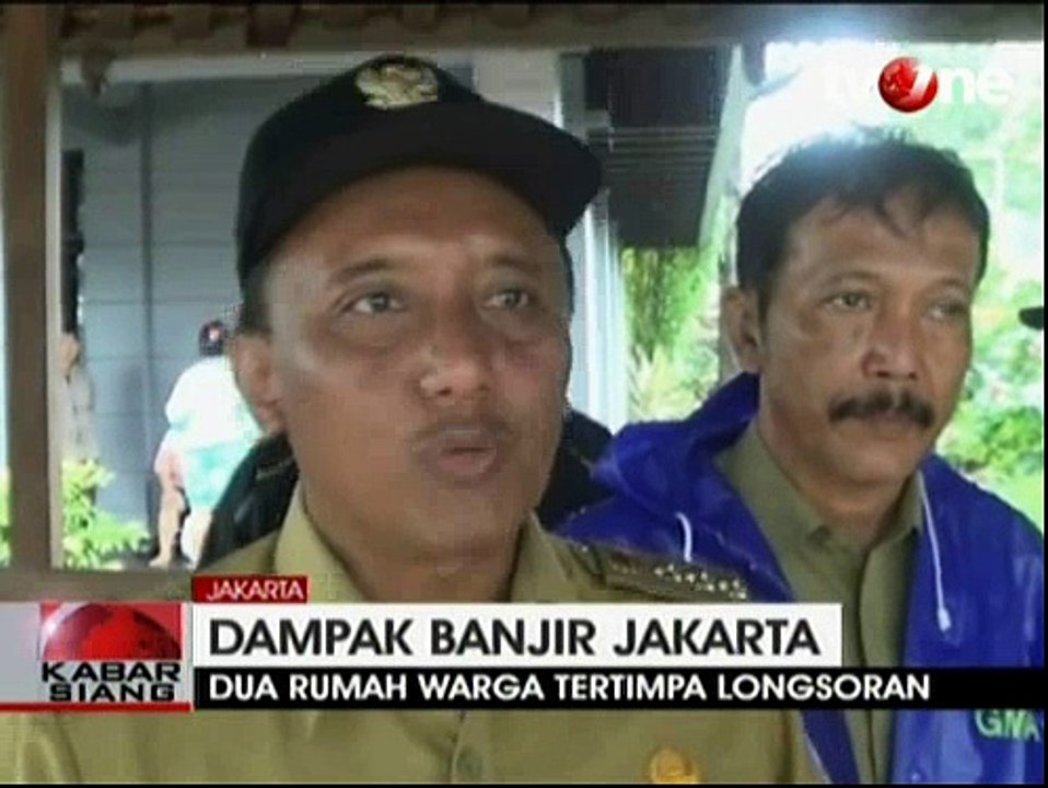 Tebing 15 Meter Longsor, Dua Rumah Warga Rusak