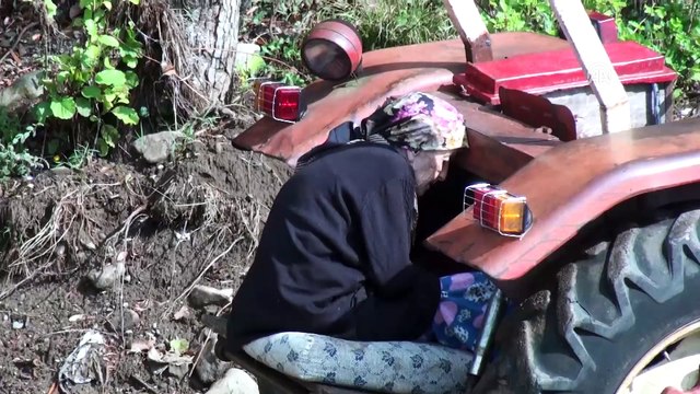 AFAD personeli yaşlı hastayı sırtında taşıdı - BARTIN