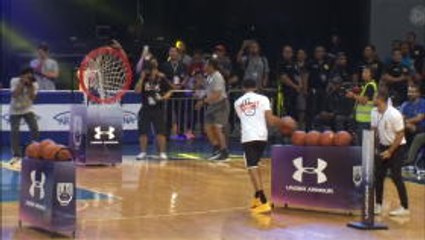 Curry wows fans in Manila on NBA pre-season trip