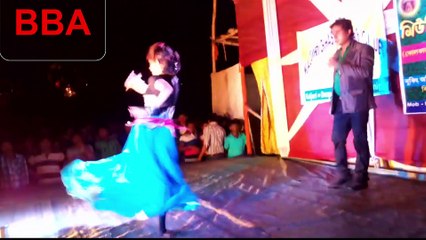 গ্রামে মধ্য রাতে যাত্রা নামের রঙ্গমঞ্চে কি নাচ চলে