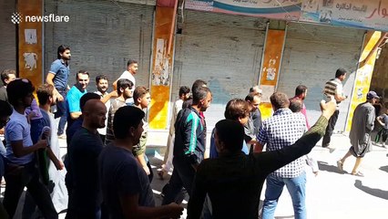 Anti-Assad protesters sweep through Syrian town