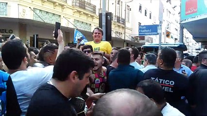 Des Brésiliens réagissent a l'attentat contre Bolsonaro
