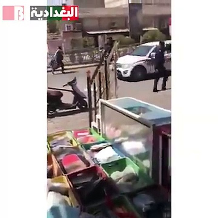 اعتقال متظاهر في البصرة شط العرب كل هذا العدد من القوات لأعتقال شخص واحد لك الله يا عراق اذا كان الكل ضدك